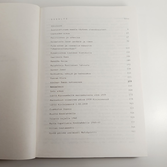 Kirja, Kirvesmäki Helmi Karjalan Kruunussa, Elämää Suvannon seudulla