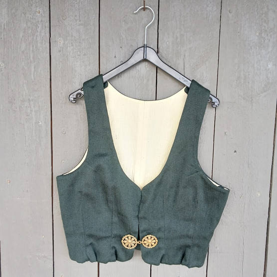 Jalasjärven kansallispuvun liivi