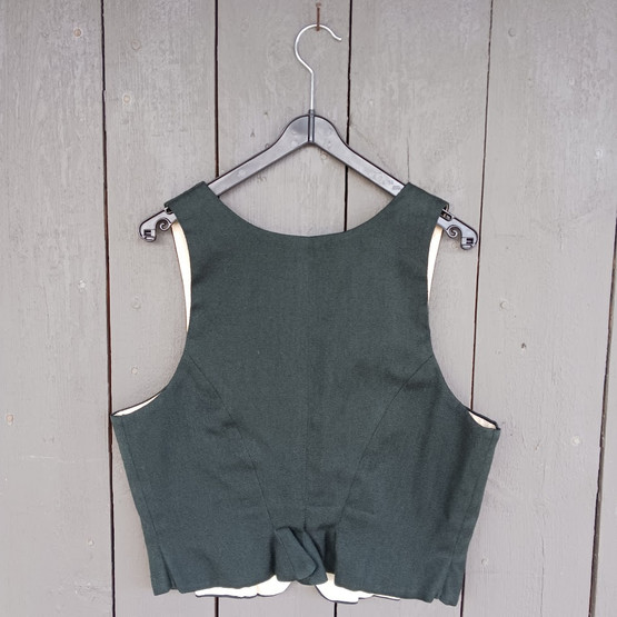 Jalasjärven kansallispuvun liivi