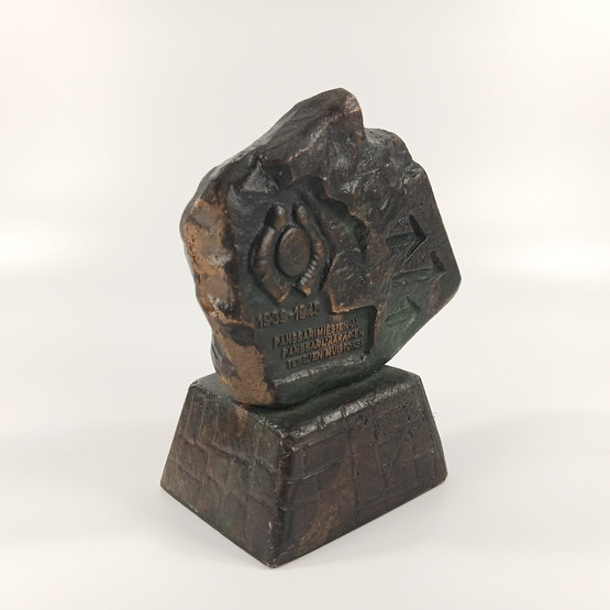 Panssarimiesten ja panssarijääkärien tekojen muistoksi