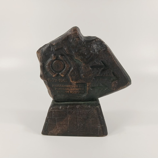 Panssarimiesten ja panssarijääkärien tekojen muistoksi