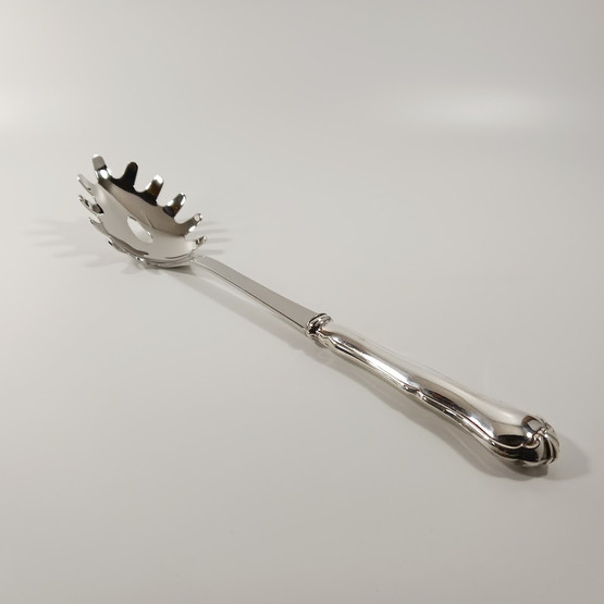 Pastakauha, Chippendale, hopeaa