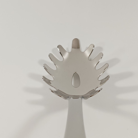 Pastakauha, Chippendale, hopeaa