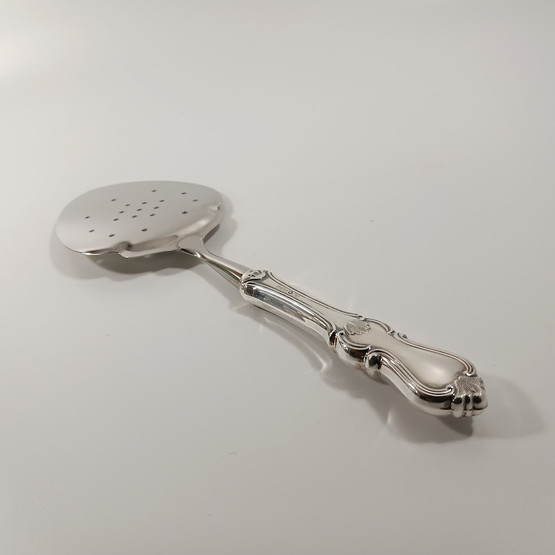 Kalaotin, Chippendale, hopeaa