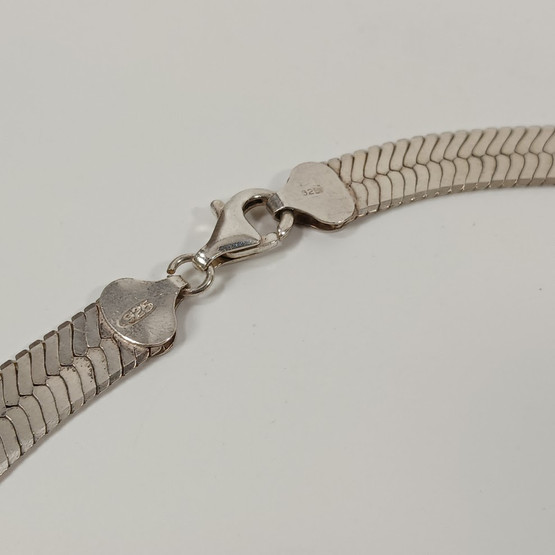 Hopeakääty, Italia