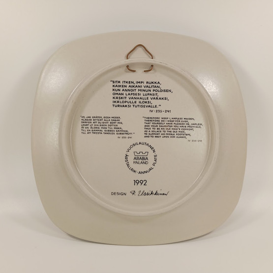 Kalevala vuosilautanen 1992, Arabia, design Raija Uosikkinen