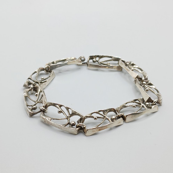 Rannekoru, hopeaa v. 1976