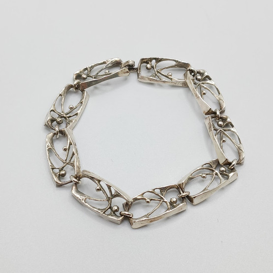 Rannekoru, hopeaa v. 1976