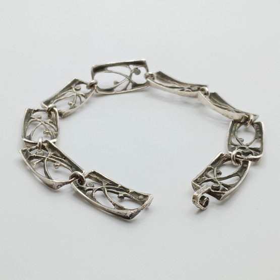 Rannekoru, hopeaa v. 1976