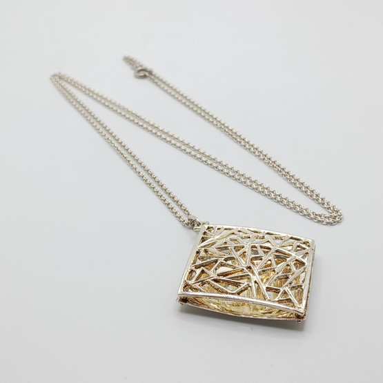 Kaulakoru, PIA, hopeaa