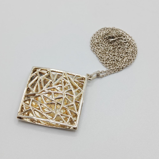 Kaulakoru, PIA, hopeaa