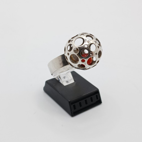 Sormus, hopeaa v. 1972