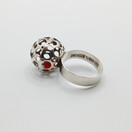 Sormus, hopeaa v. 1972