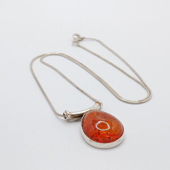 Kaulakoru, Meripihka, hopeaa