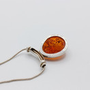 Kaulakoru, Meripihka, hopeaa