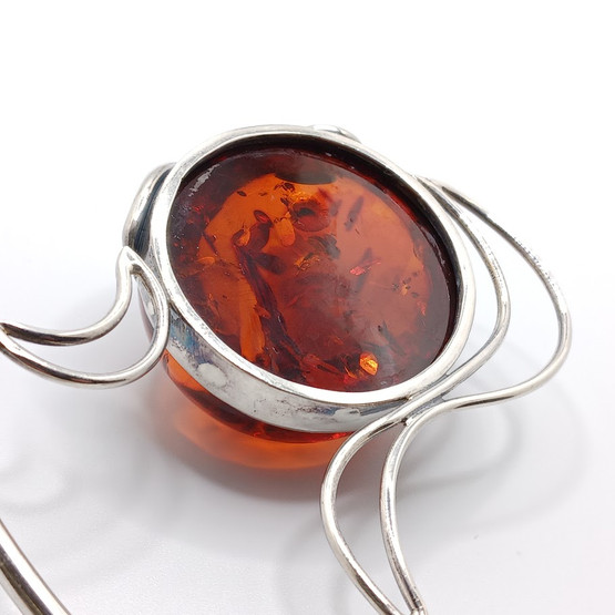 Kaulakoru, Meripihka, hopeaa