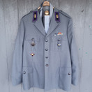 Kenttärovastin sotilaspuku ansiomerkkeineen, Valtion Pukutehdas