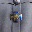 Kenttärovastin sotilaspuku ansiomerkkeineen, Valtion Pukutehdas