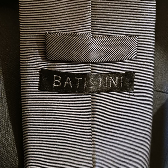 Kenttärovastin sotilaspuku ansiomerkkeineen, Valtion Pukutehdas