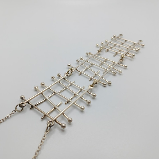 Kaulakoru, design Kaija Aarikka, hopeoitu