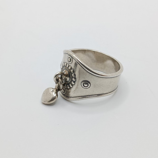 Sydänsormus, Kalevala Koru, hopeaa