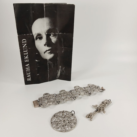 Hopeatinakoruja, design Rauha Eklund