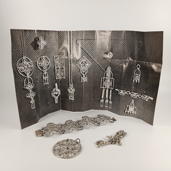 Hopeatinakoruja, design Rauha Eklund