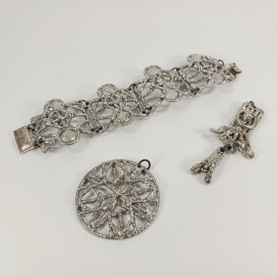 Hopeatinakoruja, design Rauha Eklund