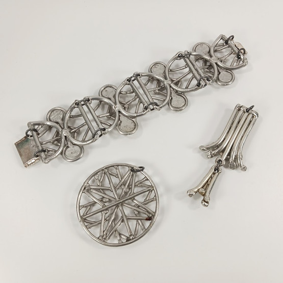 Hopeatinakoruja, design Rauha Eklund