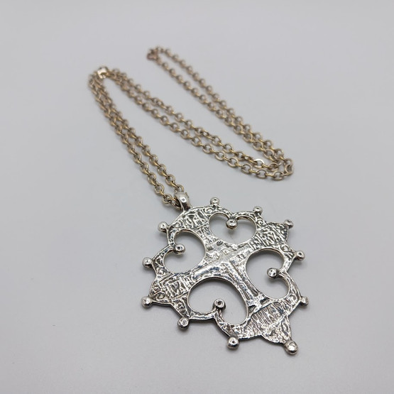 Kaulakoru, Vienalainen risti, hopeaa