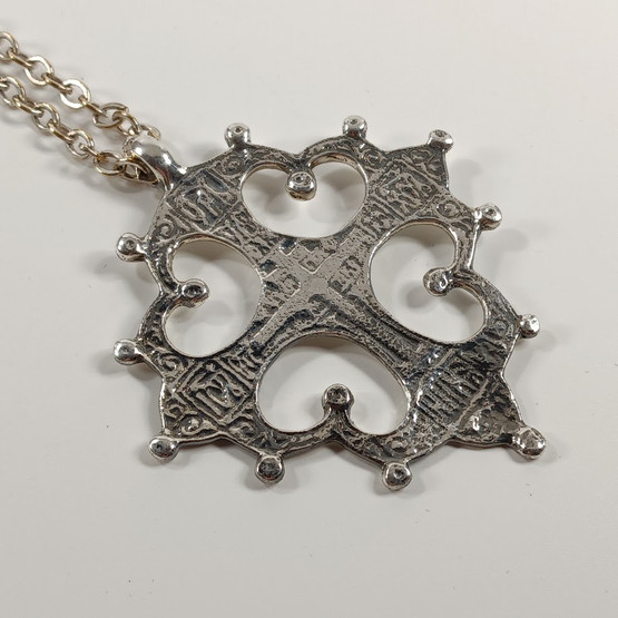 Kaulakoru, Vienalainen risti, hopeaa