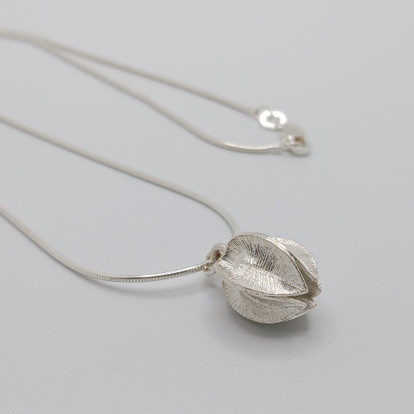 Kaulakoru, Lumikukka, Kalevala Koru, hopeaa