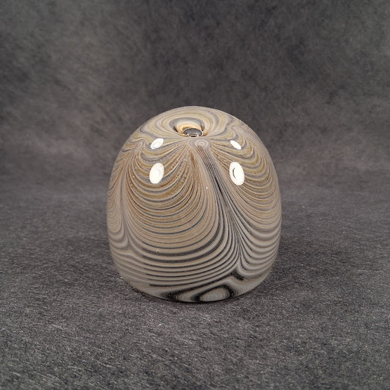 Taidelasi, sign. Oiva Toikka