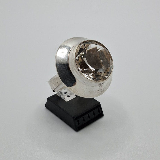 Sormus, design E. Granit, hopeaa