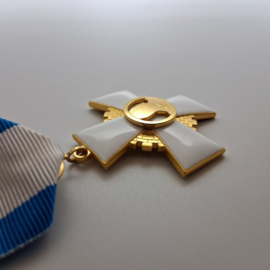 Sotaveteraanien kultainen ansioristi