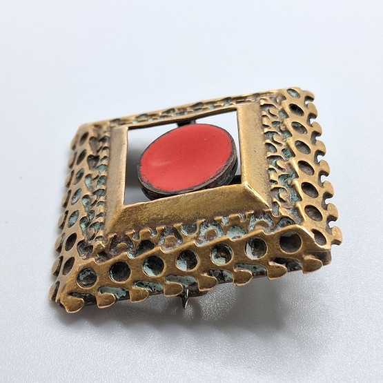 Rintakoru, Kalevala Koru, design Pentti Sarpaneva