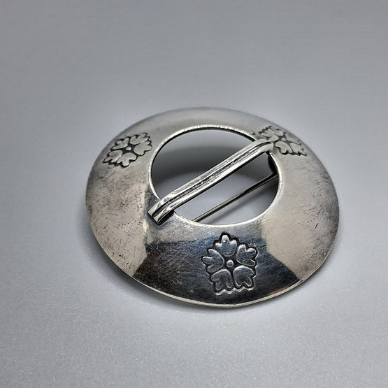 Rintakoru, Kalevala Koru, design Holger Lindström