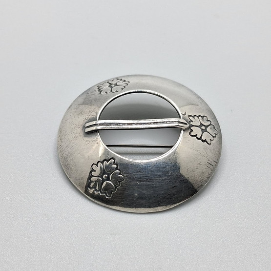 Rintakoru, Kalevala Koru, design Holger Lindström