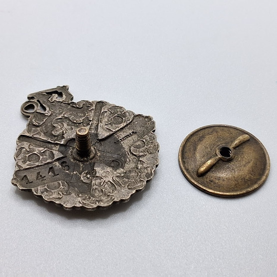 Pistooliampumamerkki, valmistanut O.Y. Taito A.B.