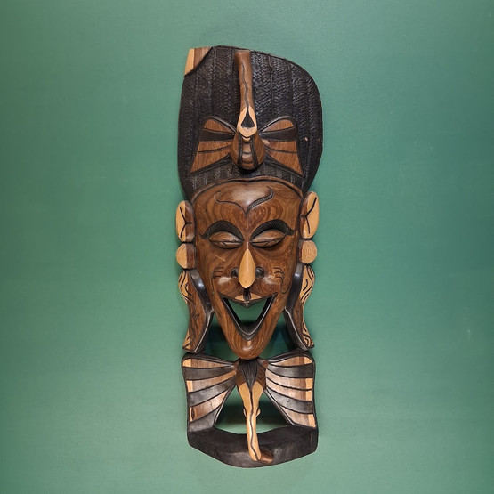 Seinäkoriste, naamio, puuta