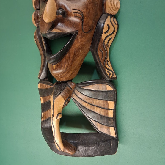 Seinäkoriste, naamio, puuta