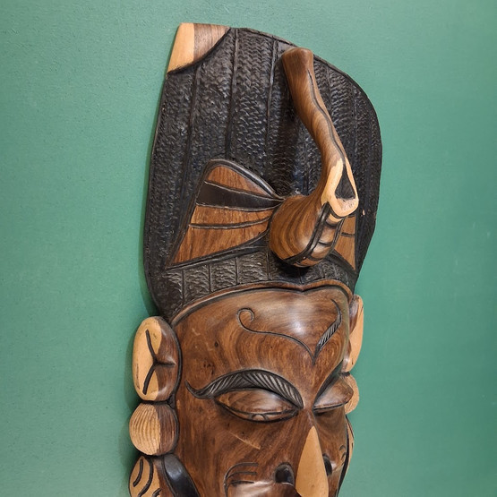 Seinäkoriste, naamio, puuta