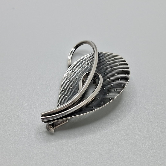 Rintakoru, E. Granit, hopeaa v. 1958