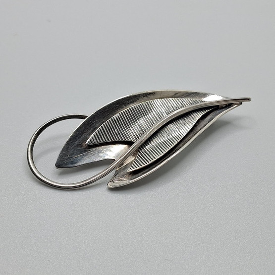 Rintakoru, E. Granit, hopeaa v. 1958