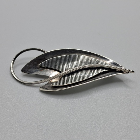 Rintakoru, E. Granit, hopeaa v. 1958