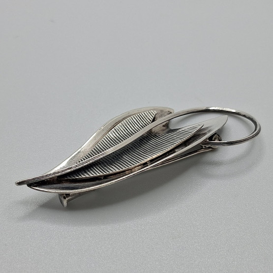 Rintakoru, E. Granit, hopeaa v. 1958