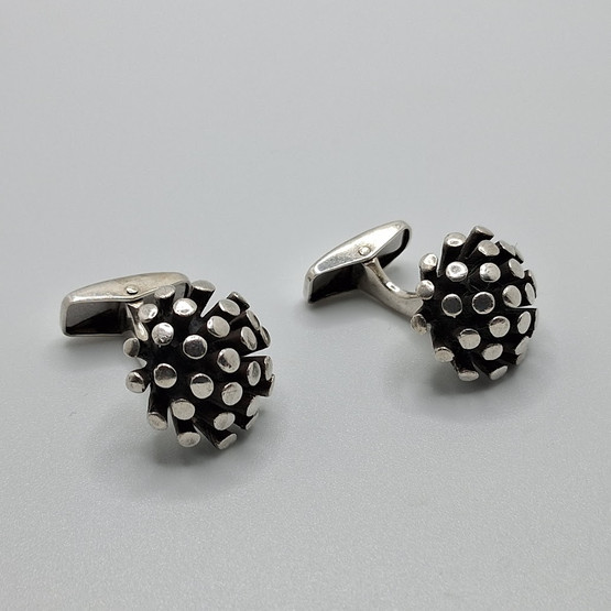 Kalvosinnapit, design R. Saastamoinen, hopeaa