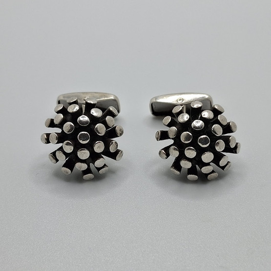 Kalvosinnapit, design R. Saastamoinen, hopeaa