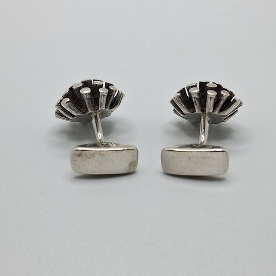 Kalvosinnapit, design R. Saastamoinen, hopeaa