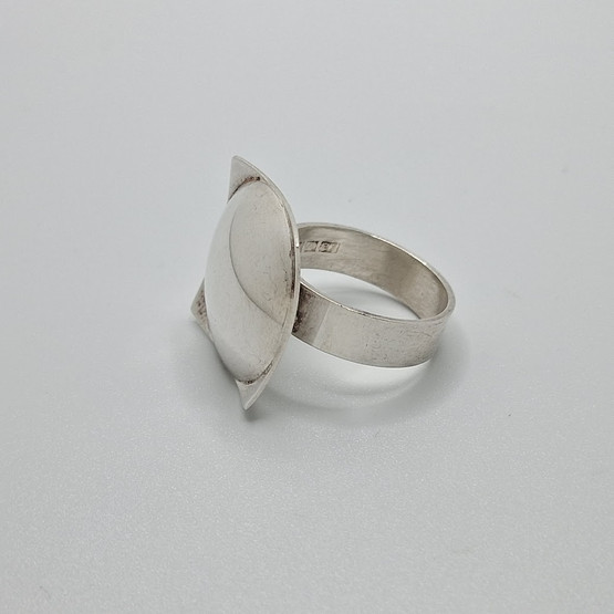 Sormus, hopeaa v. 1971